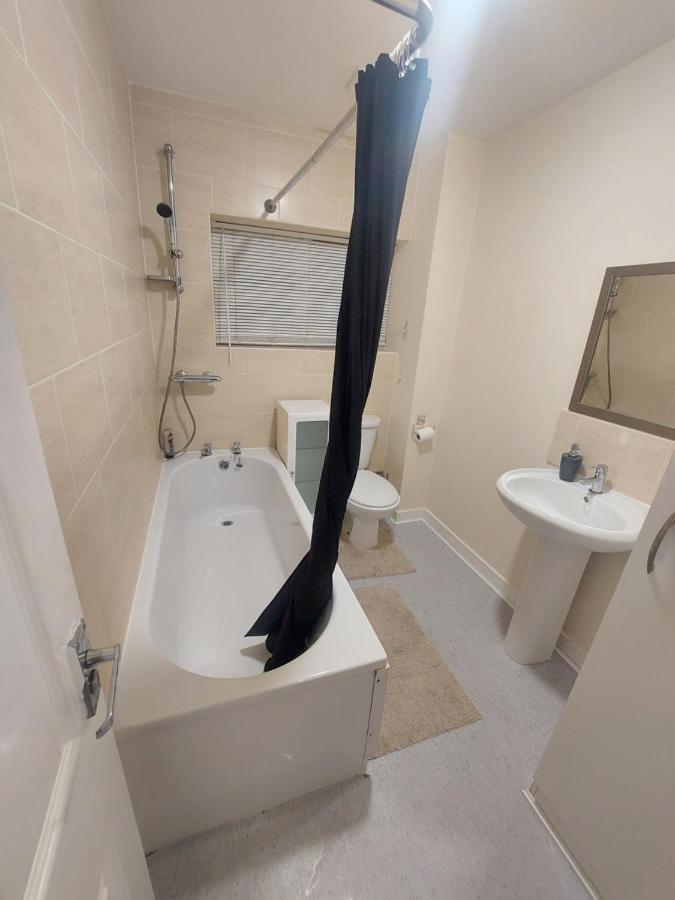 2 Large Bedroom Apartment- Wifi & Parking Fleetwood Eksteriør billede