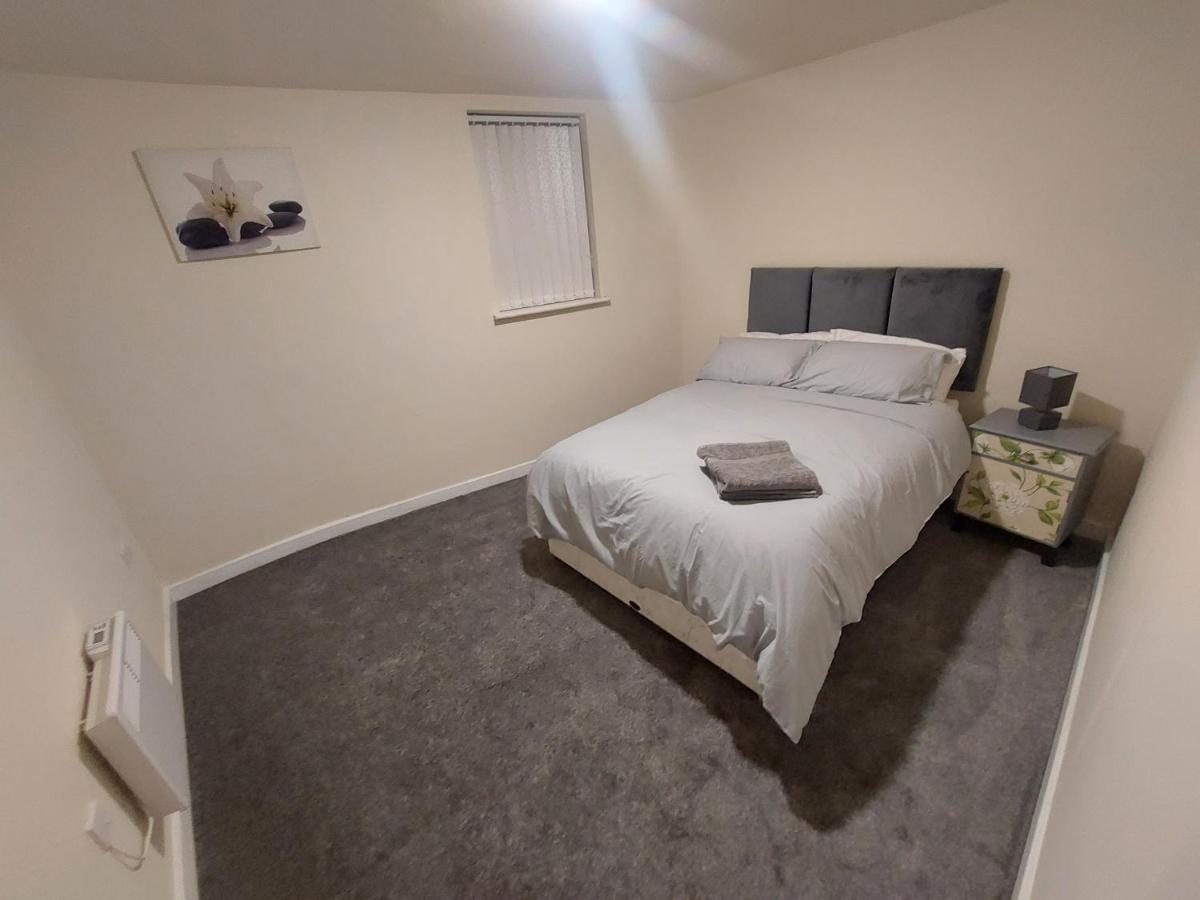 2 Large Bedroom Apartment- Wifi & Parking Fleetwood Eksteriør billede