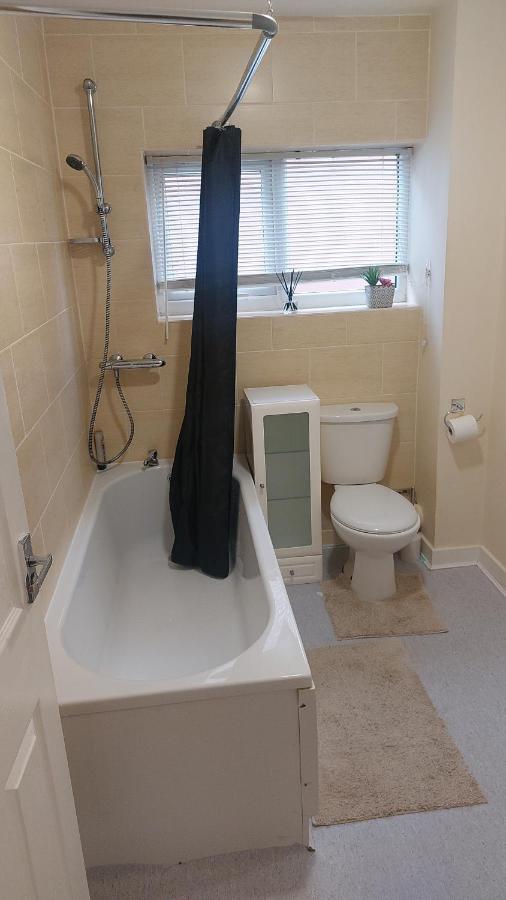 2 Large Bedroom Apartment- Wifi & Parking Fleetwood Eksteriør billede